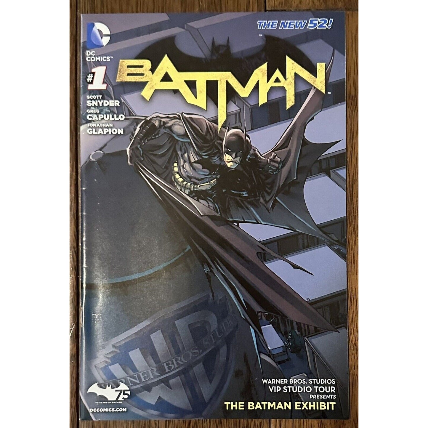 Batman #1 - DC Comics- WB Studio Tour Variant - 1st Cameo App. Harper Row KEY ISSUE:Batman #1 - The New 52 - 2011 - WB Studio Tour Variant- Cover H - 1 of 1000KEY: 1st Cameo App. Harper Row * Writer: Scott Snyder * Penciller: Greg Capullo * Cover: Greg Ca