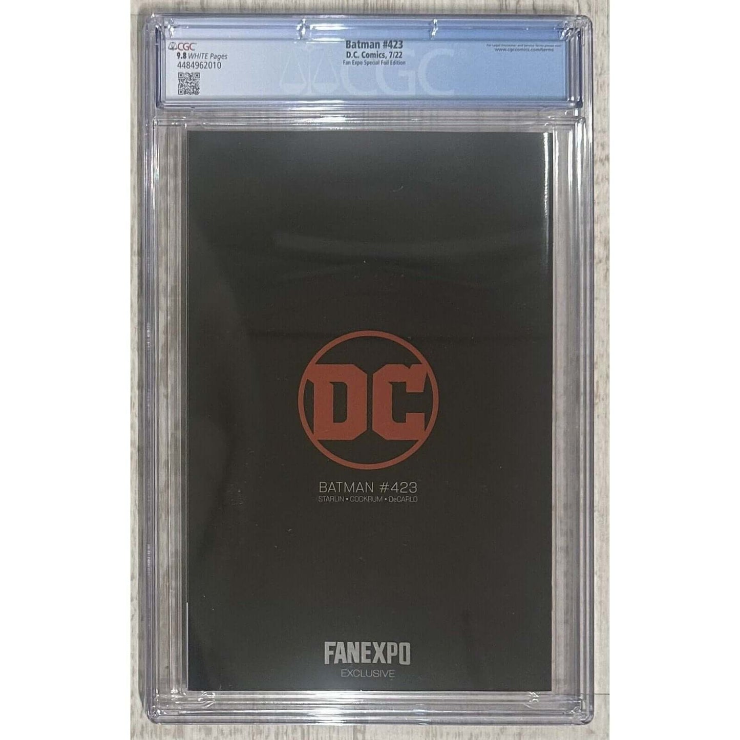 BATMAN #423 - Red FOIL Fan EXPO 2022 EXCLUSIVE - TODD MCFARLANE - RARE! CGC 9.8 Batman #423 Fan Expo Special Foil Edition (RED) - 7/22 - Todd McFarlane - Virgin coverThis exclusive Batman #423 comic book is a must-have for any fan of the Dark Knight. With