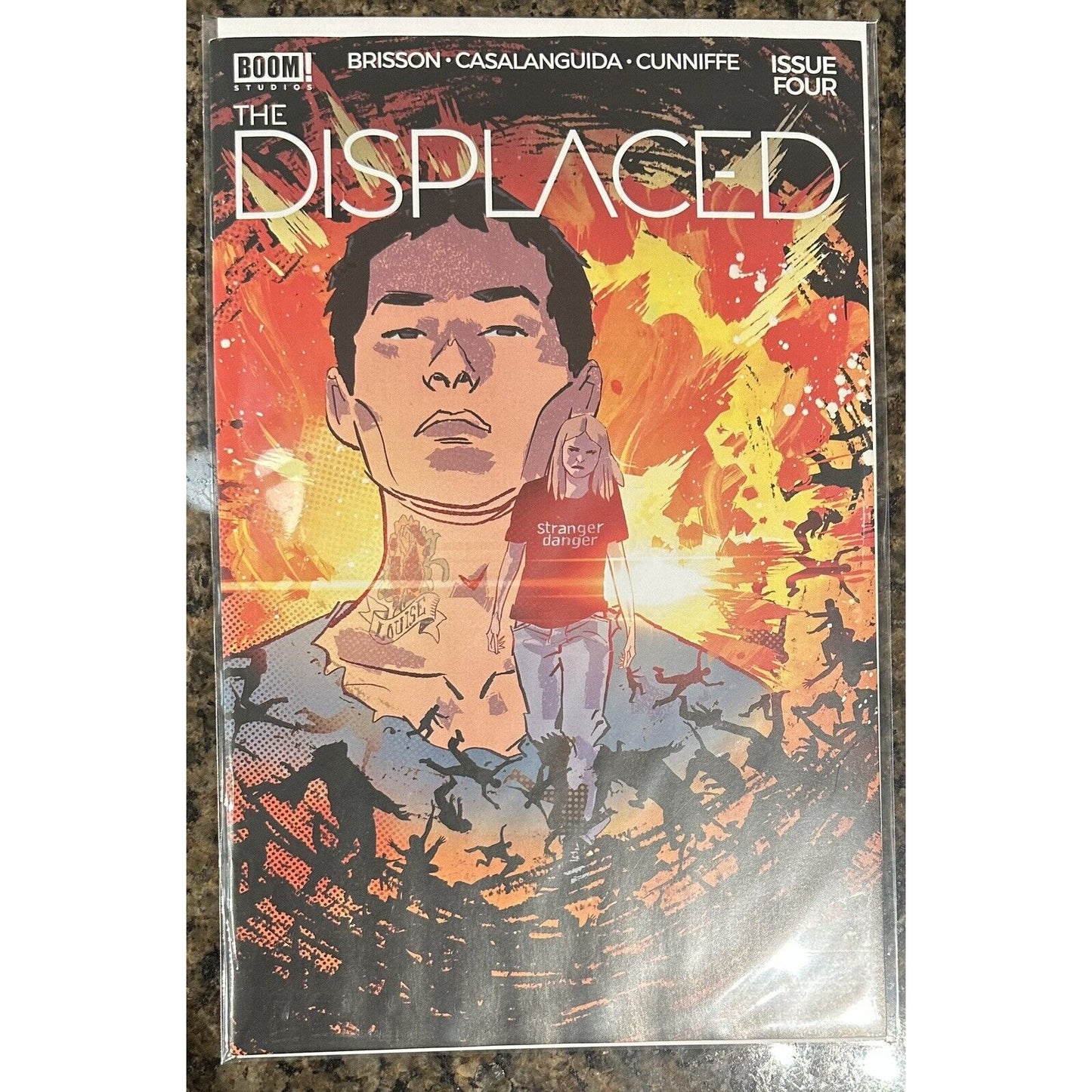 Displaced - BOOM! Studios (2024) - Ed Brisson/Luca Casalanguida - COMPLETE RUN Zman's FULL RUNS AND COMPLETE SERIES: Displaced (2024) BOOM! StudISSUES #1-#5THIS LOT CONTAINS 5 BOOKSThe city of Oshawa, Ontario has vanished without a trace. Even worse, nobo